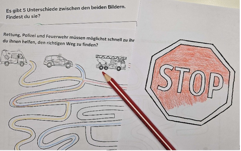 Ausmalbild eines Verkehrssicherheitsspiels, bei dem Kinder Unterschiede zwischen verschiedenen Verkehrsmitteln erkennen sollen.