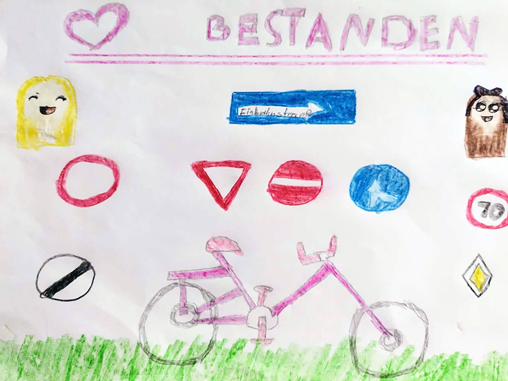 Auf der Zeichnung von Marie (10 Jahre) ist ein Fahrrad zu sehen